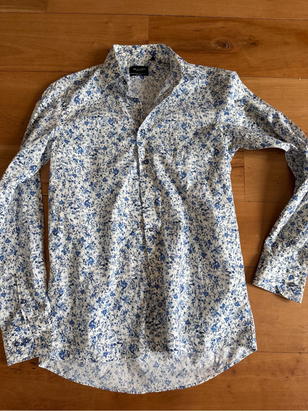 SAND Copenhagen Men's Modern Fit White Blue Floral Cotton Button-Up 15 1/2 39